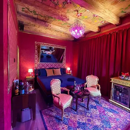 Oroom St Petersburg - Role Play For Couples In Hotel Brno